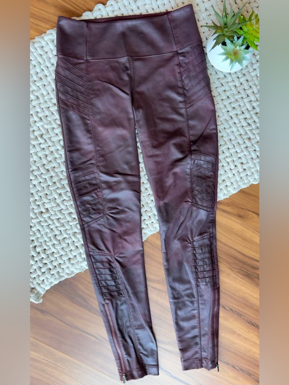 Athleta | Women’s Delaney Gleam Moto Tight in Burgandy | Small